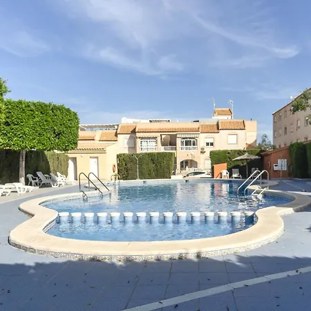Cosy Close To Local Amenities Apartament Torrevieja