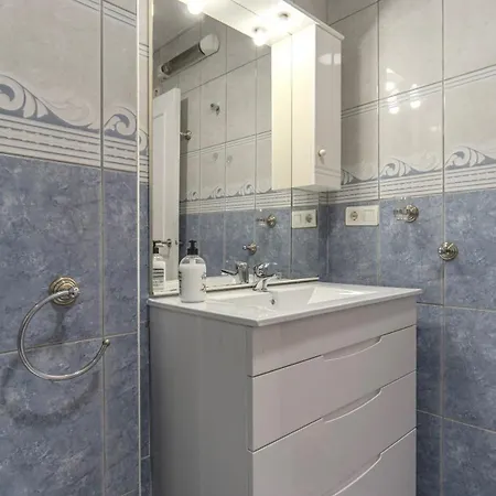Cosy Close To Local Amenities Apartament
